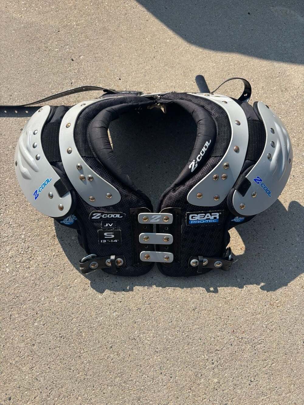 Gear Pro-Tec Z-Cool JV Football Shoulder Pads, Size Small (13-14)
